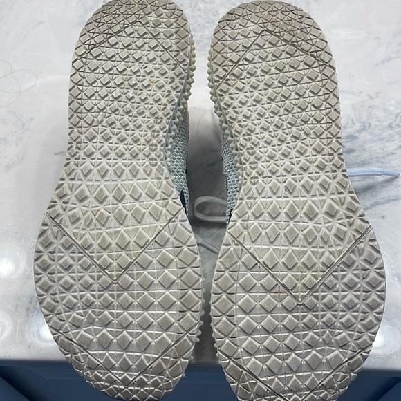 EUC Adidas running shoes - Picture 3 of 7